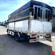 xe-tai-isuzu-nmr310-thung-mui-bat- tai-trong-3,5 tan